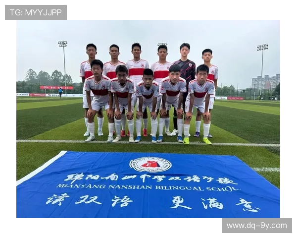 世纪职校足球队：青春拼搏铸就辉煌梦想，展现校园体育风采